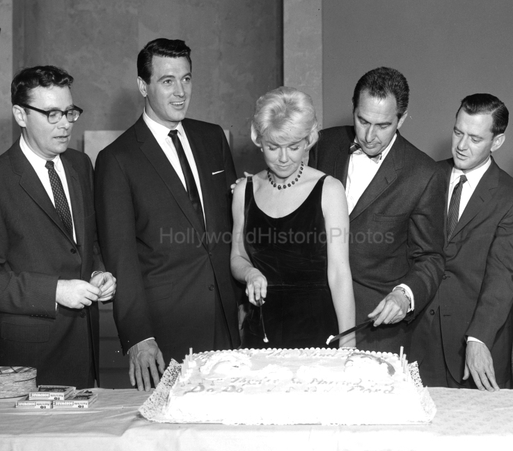 Doris Day 1959 on the set of Pillow Talk wm.jpg